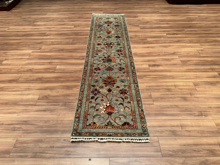 سجادة صوفية أصلية منسوجة يدويًا من Sultani Floral Long Runner باللون الرمادي المصبوغ يدويًا 0.78 × 306 2.39 متر مربع - 2 × 10 قدم 