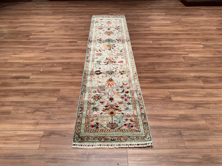 سجادة صوفية أصلية منسوجة يدويًا من Sultani Floral Long Runner باللون الرمادي المصبوغ يدويًا 0.78 × 306 2.39 متر مربع - 2 × 10 قدم 