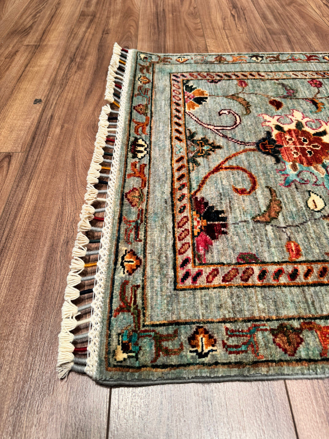 سجادة صوفية أصلية منسوجة يدويًا من Sultani Floral Long Runner باللون الرمادي المصبوغ يدويًا 0.78 × 306 2.39 متر مربع - 2 × 10 قدم 