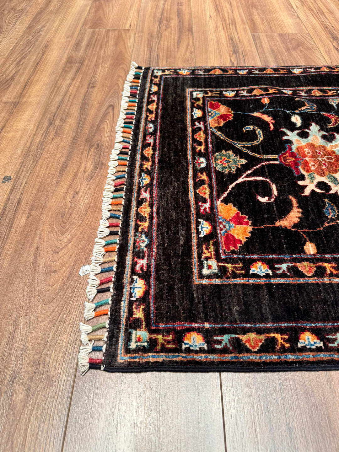 سجادة صوفية أصلية منسوجة يدويًا من Sultani Floral Runner باللون الأسود بمقاس 0.81 × 298 سم 2.41 متر مربع - 2 × 9 قدم 