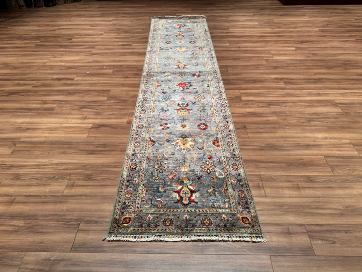 سجادة صوفية أصلية منسوجة يدويًا من Sultani Floral Long Runner باللون الرمادي المصبوغ يدويًا 0.82 × 395 3.24 متر مربع - 2 × 13 قدمًا 