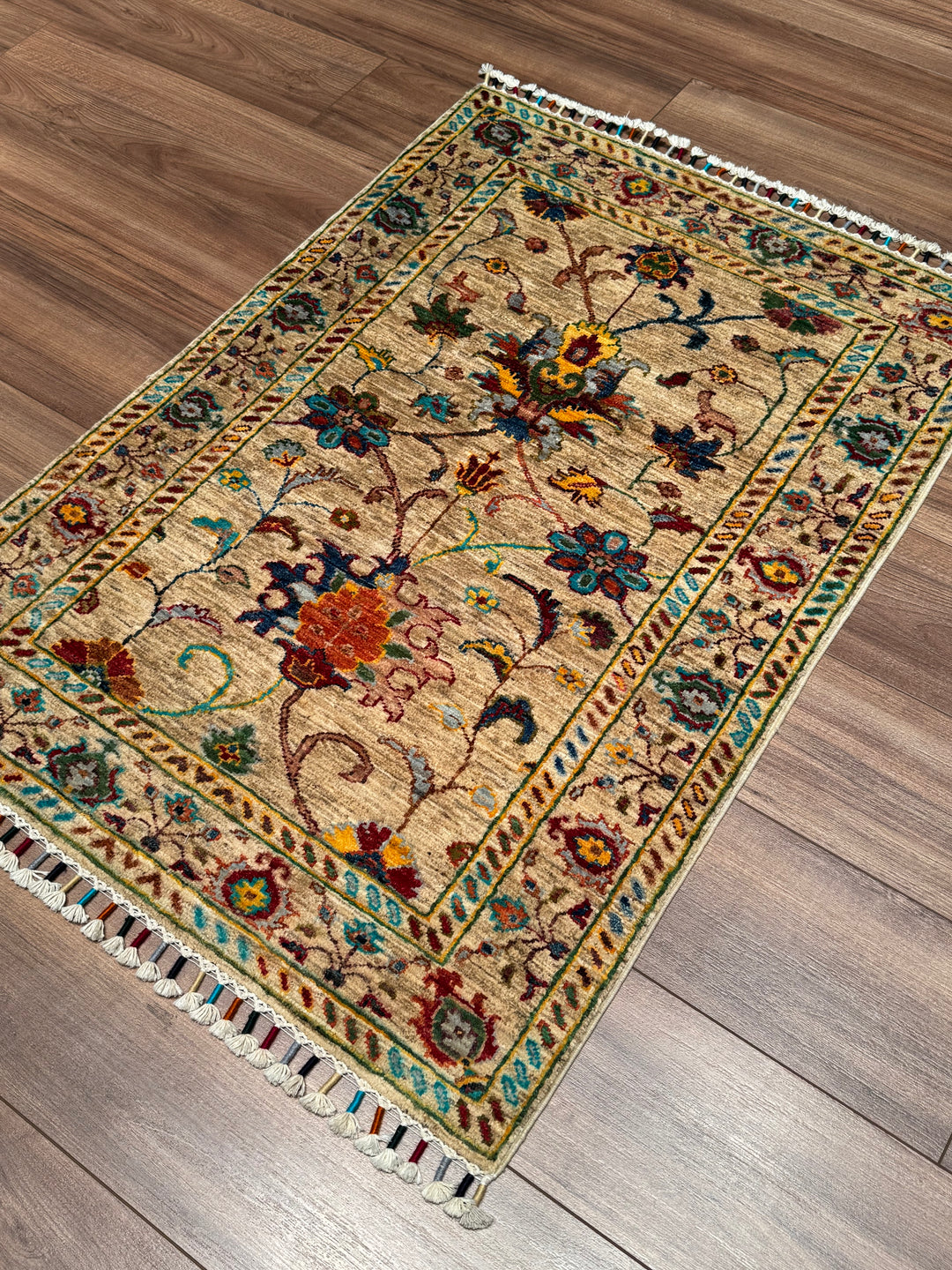 Sultani Çiçekli Orijinal El Dokuması Bej Kök Boya Yün Halı 0.82x117 0.96 Metrekare - 3x4 ft