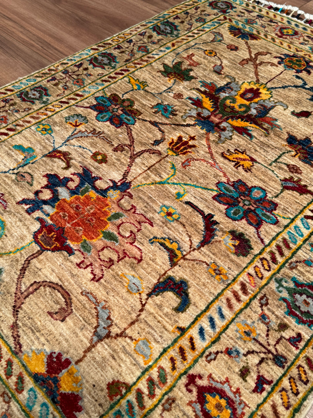 Sultani Çiçekli Orijinal El Dokuması Bej Kök Boya Yün Halı 0.82x117 0.96 Metrekare - 3x4 ft