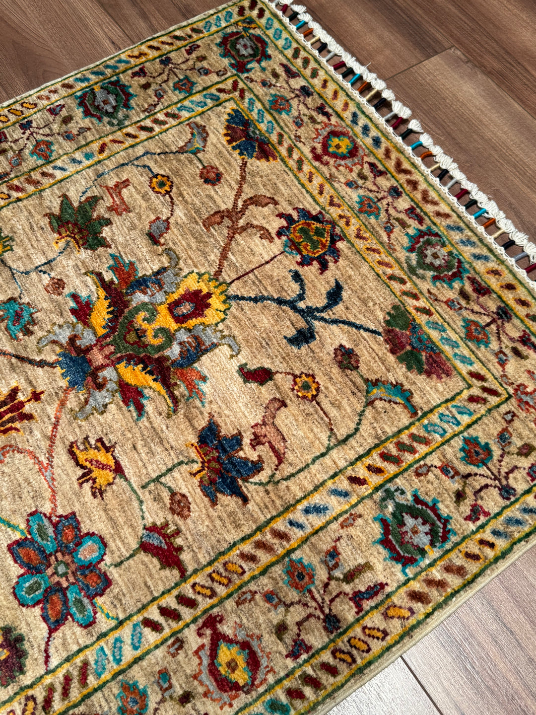 Sultani Çiçekli Orijinal El Dokuması Bej Kök Boya Yün Halı 0.82x117 0.96 Metrekare - 3x4 ft