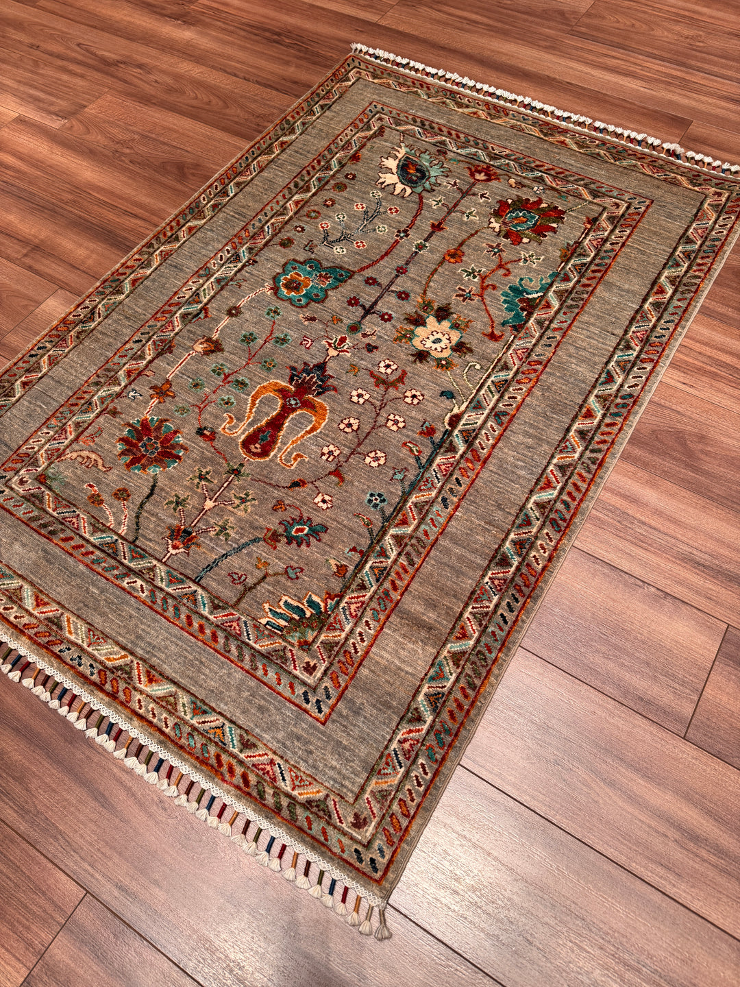 Sultani Çiçekli Orijinal El Dokuması Gri Kök Boya Yün Halı 105x156 1.64 Metrekare - 3x5 ft