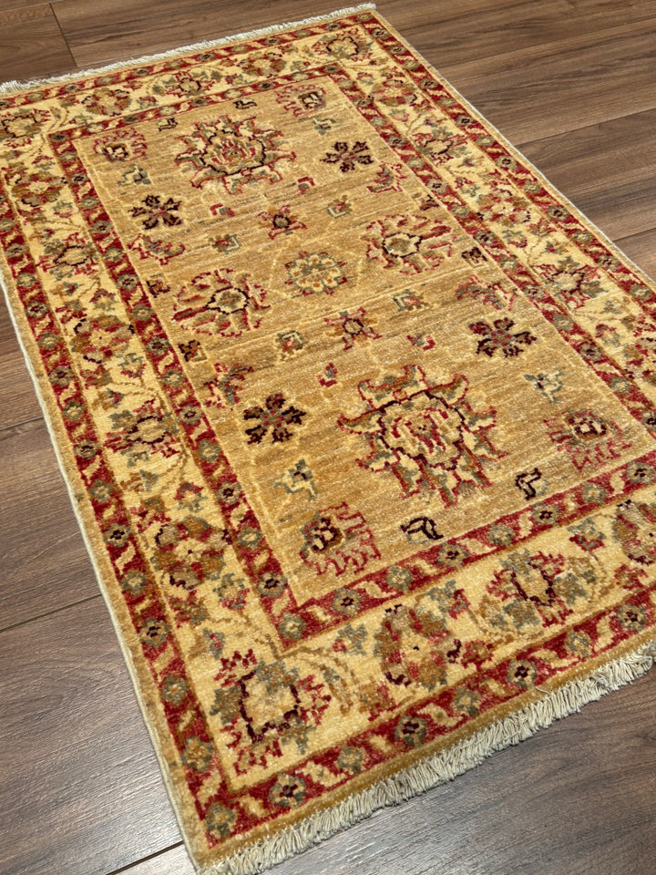 Uşak Orijinal El Dokuması Bej Kök Boya Yün Halı 0.60x0.94 0.56 Metrekare - 2x3 ft