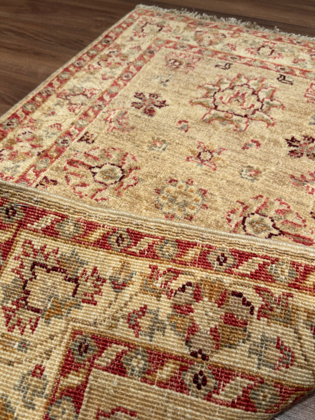 Uşak Orijinal El Dokuması Bej Kök Boya Yün Halı 0.60x0.94 0.56 Metrekare - 2x3 ft