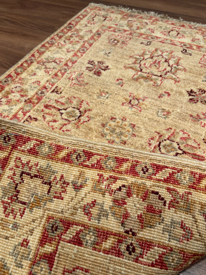 Uşak Orijinal El Dokuması Bej Kök Boya Yün Halı 0.60x0.94 0.56 Metrekare - 2x3 ft