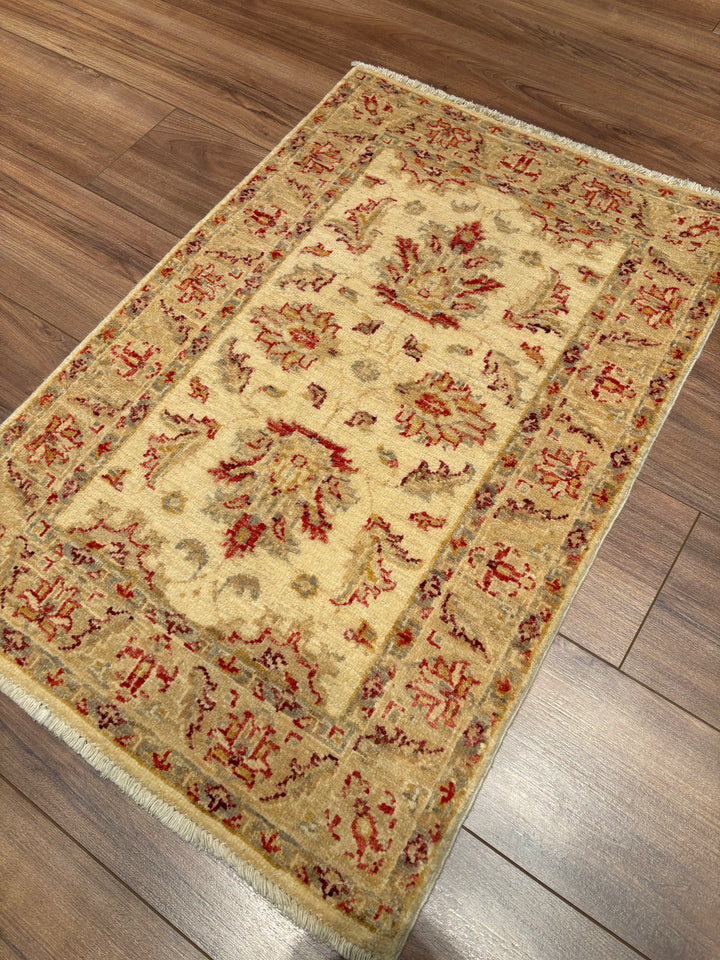 Uşak Orijinal El Dokuması Bej Kök Boya Yün Halı 0.62x0.93 0.58 Metrekare - 2x3 ft