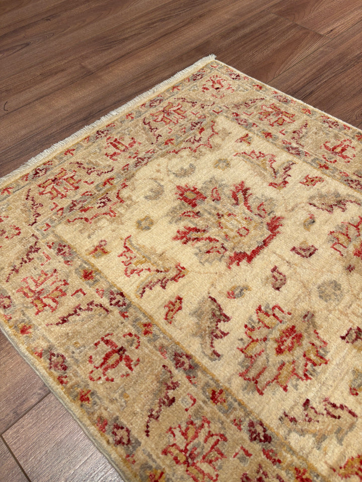 Uşak Orijinal El Dokuması Bej Kök Boya Yün Halı 0.62x0.93 0.58 Metrekare - 2x3 ft