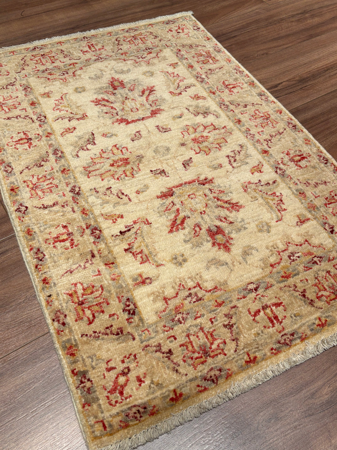 Uşak Orijinal El Dokuması Bej Kök Boya Yün Halı 0.62x0.93 0.58 Metrekare - 2x3 ft