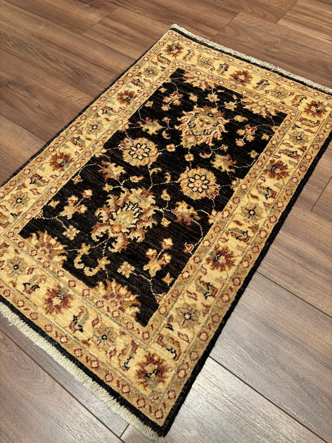 Uşak Orijinal El Dokuması Siyah Kök Boya Yün Halı 0.59x0.91 0.54 Metrekare - 2x3 ft