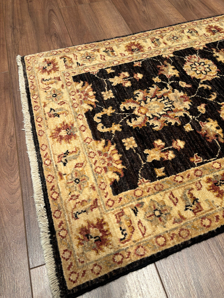 Uşak Orijinal El Dokuması Siyah Kök Boya Yün Halı 0.59x0.91 0.54 Metrekare - 2x3 ft