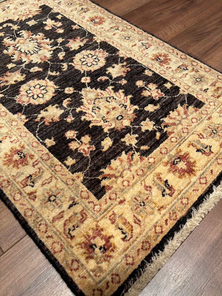 Uşak Orijinal El Dokuması Siyah Kök Boya Yün Halı 0.59x0.91 0.54 Metrekare - 2x3 ft