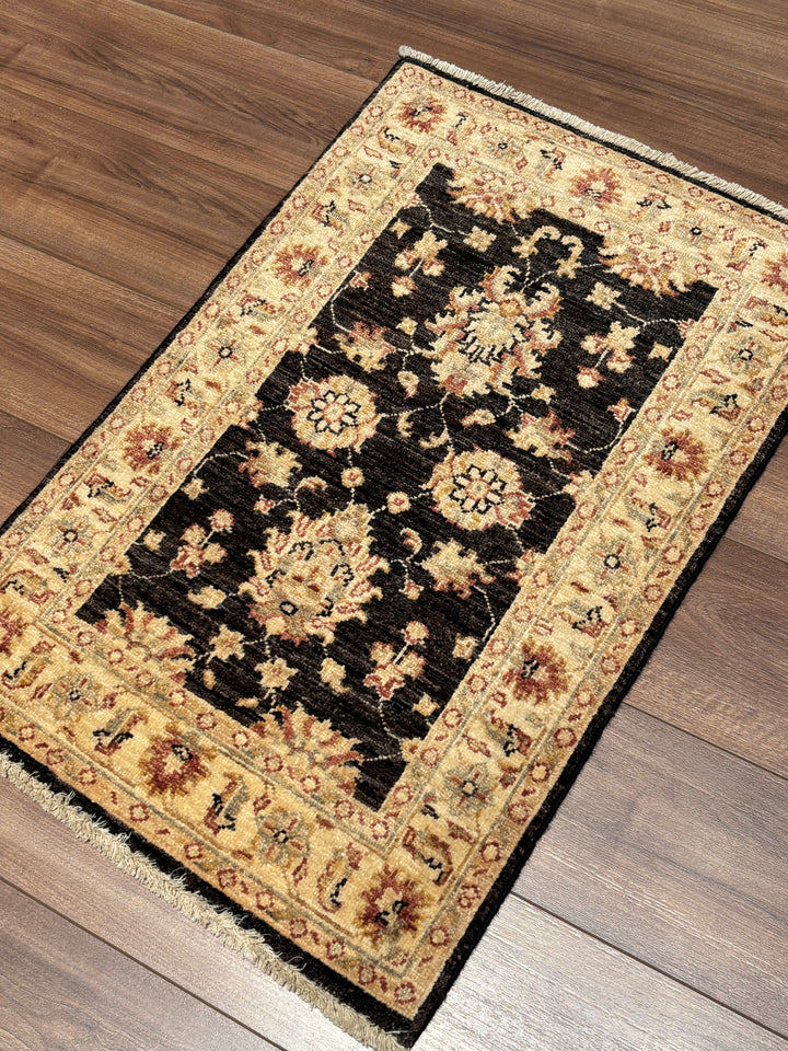 Uşak Orijinal El Dokuması Siyah Kök Boya Yün Halı 0.59x0.91 0.54 Metrekare - 2x3 ft