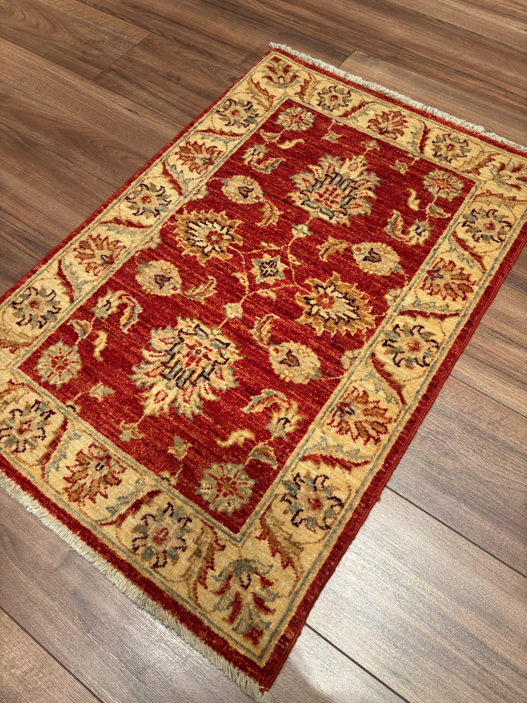 Uşak Orijinal El Dokuması Kırmızı Kök Boya Yün Halı 0.62x0.94 0.58 Metrekare - 2x3 ft