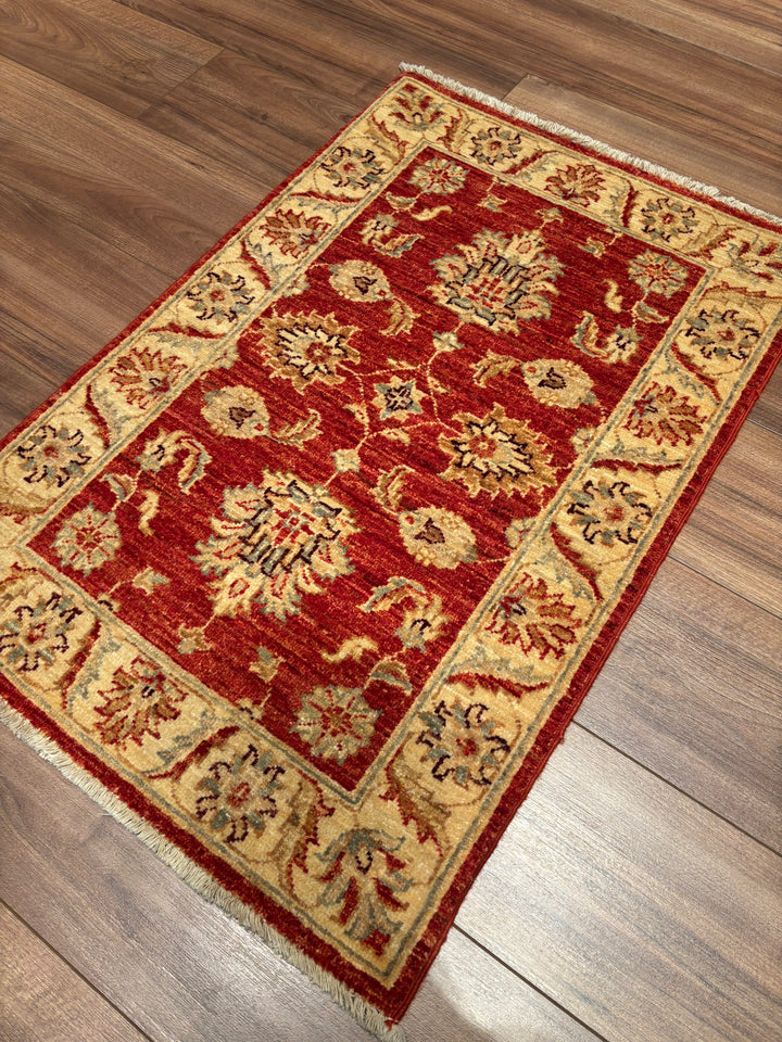 Uşak Orijinal El Dokuması Kırmızı Kök Boya Yün Halı 0.62x0.94 0.58 Metrekare - 2x3 ft