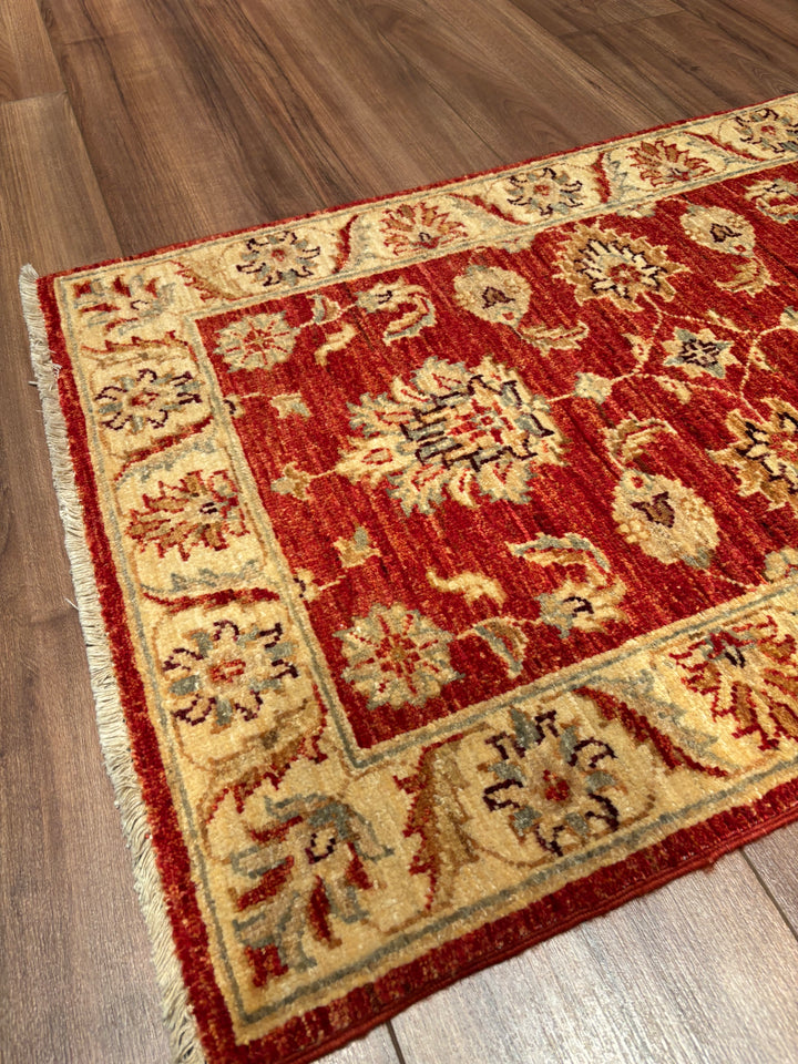Uşak Orijinal El Dokuması Kırmızı Kök Boya Yün Halı 0.62x0.94 0.58 Metrekare - 2x3 ft