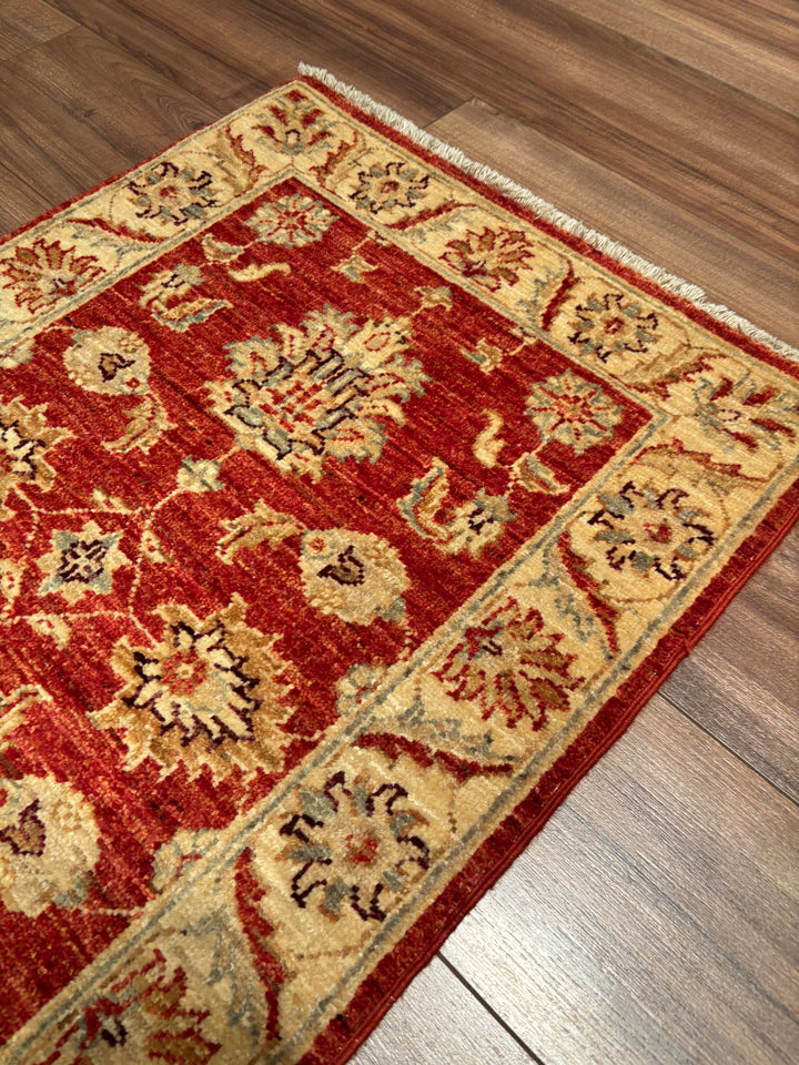Uşak Orijinal El Dokuması Kırmızı Kök Boya Yün Halı 0.62x0.94 0.58 Metrekare - 2x3 ft