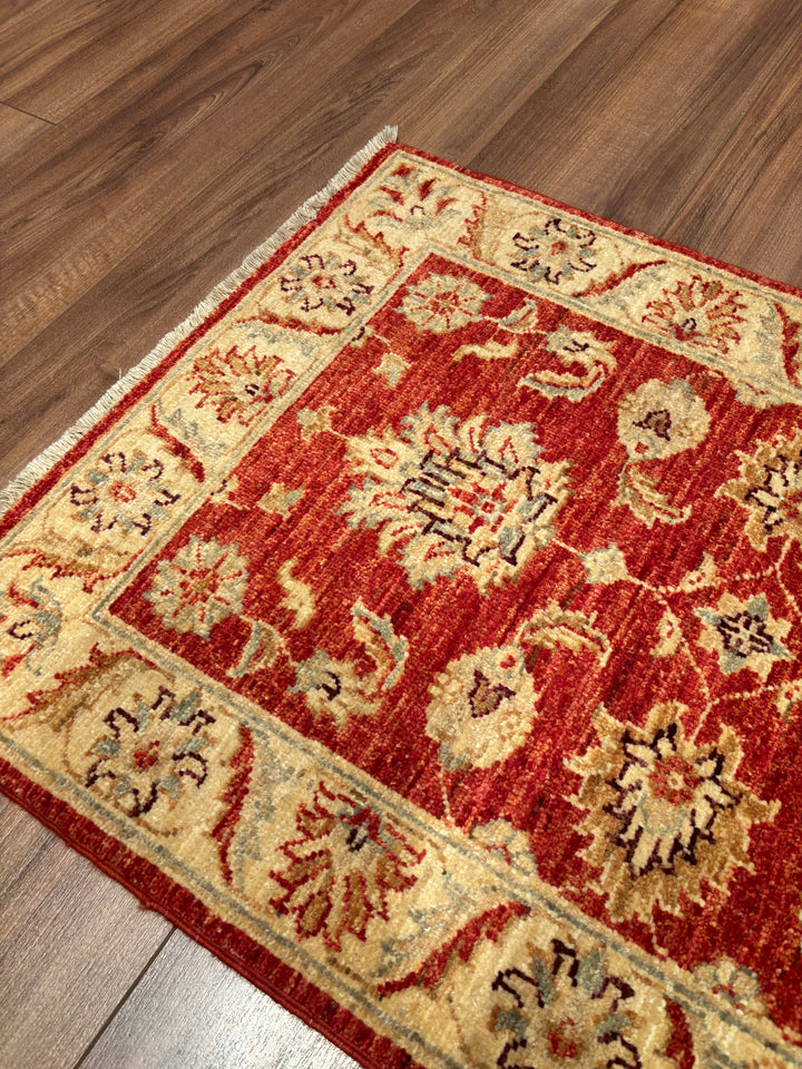 Uşak Orijinal El Dokuması Kırmızı Kök Boya Yün Halı 0.62x0.94 0.58 Metrekare - 2x3 ft