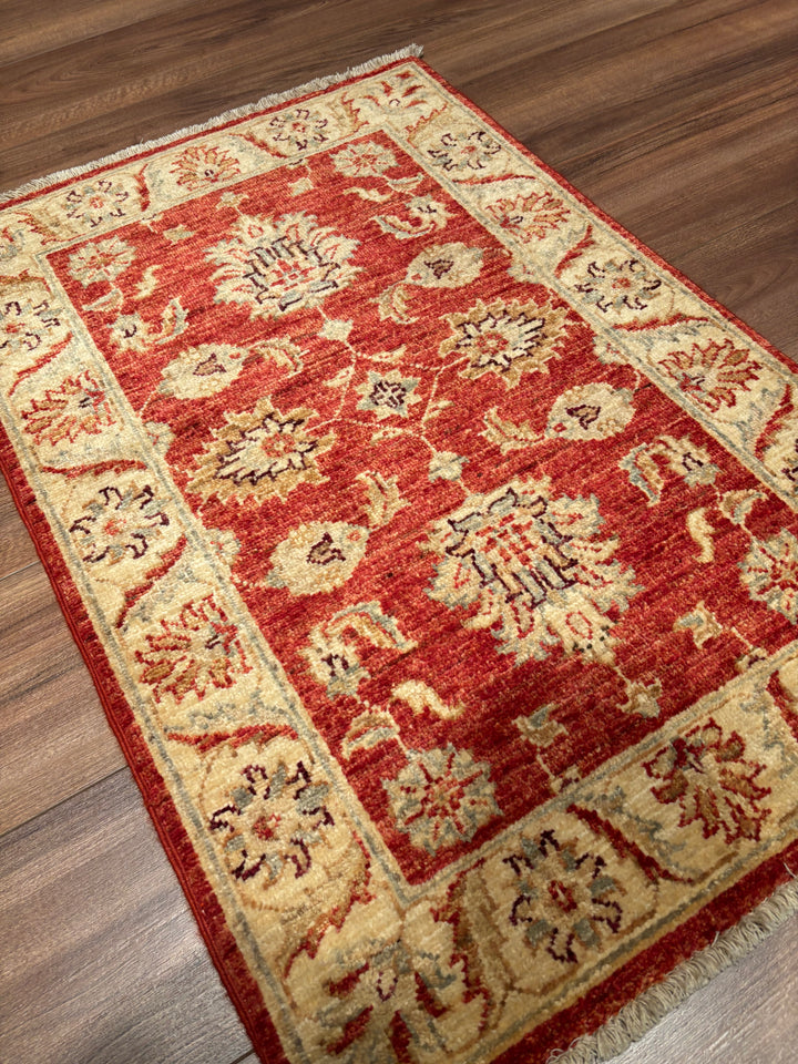 Uşak Orijinal El Dokuması Kırmızı Kök Boya Yün Halı 0.62x0.94 0.58 Metrekare - 2x3 ft