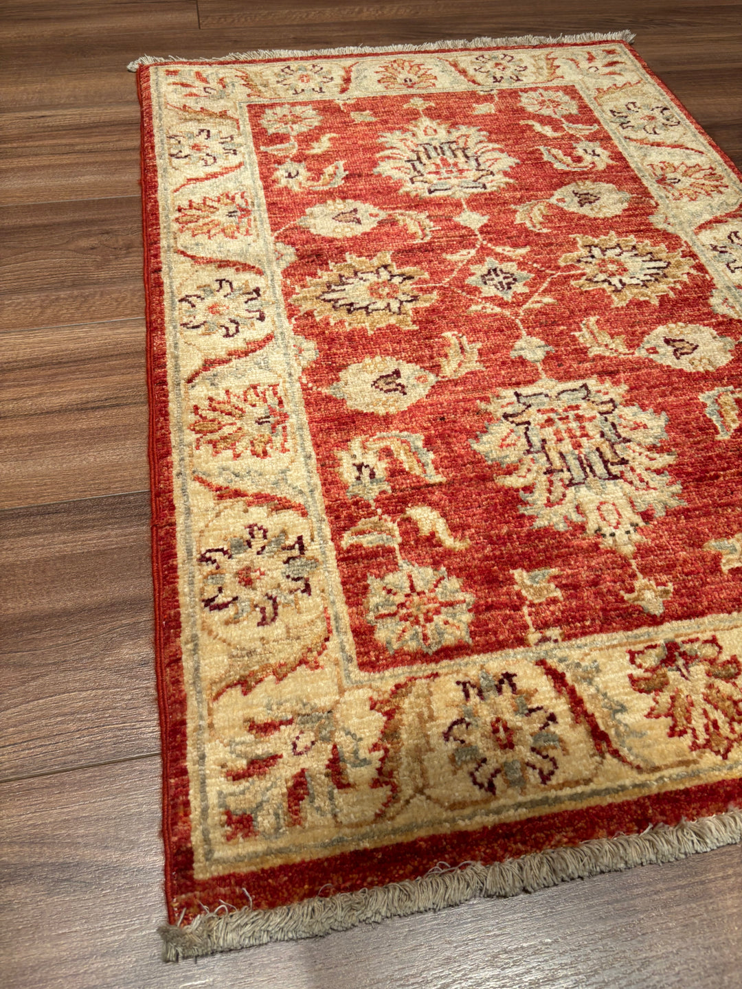 Uşak Orijinal El Dokuması Kırmızı Kök Boya Yün Halı 0.62x0.94 0.58 Metrekare - 2x3 ft