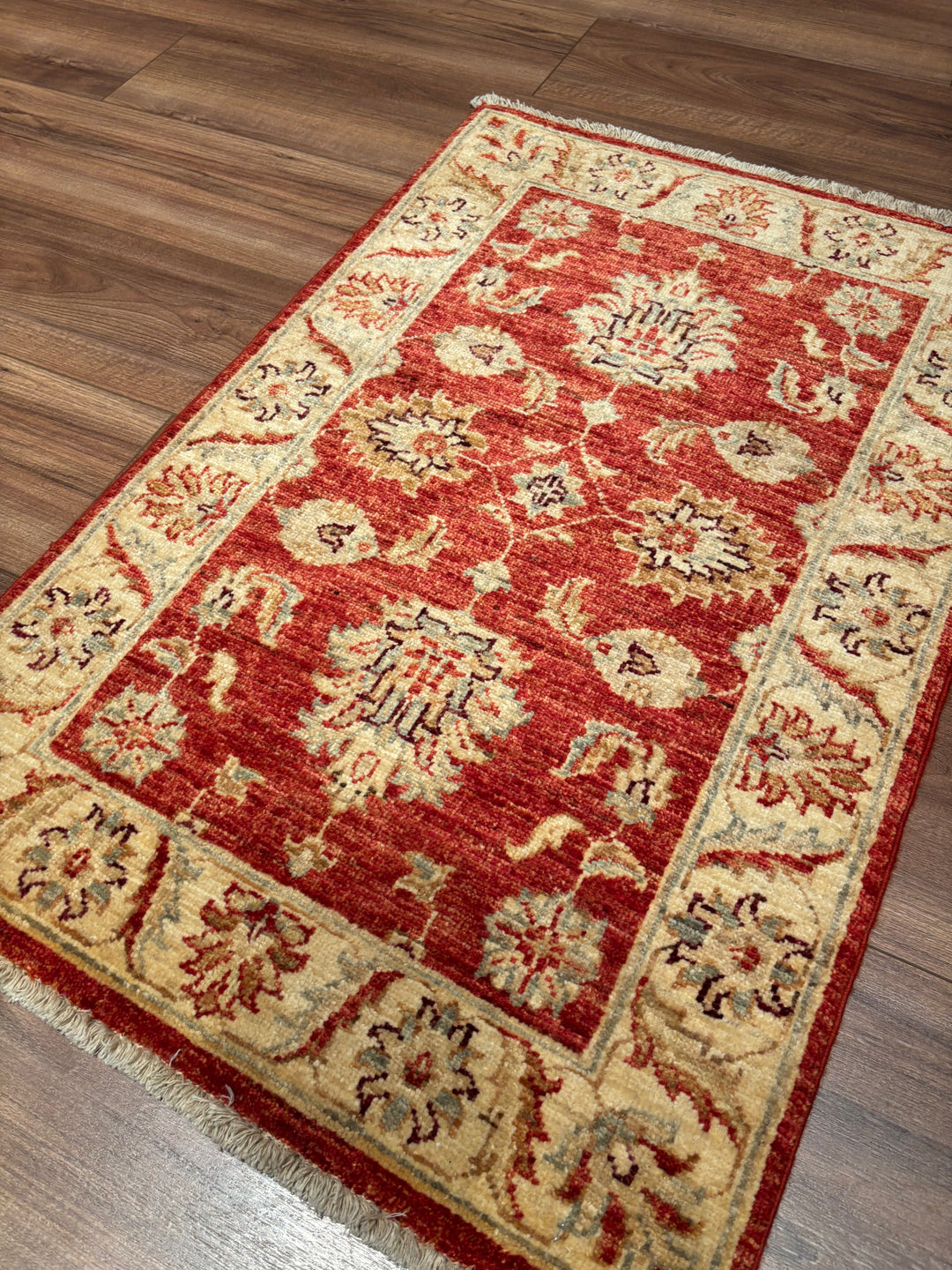 Uşak Orijinal El Dokuması Kırmızı Kök Boya Yün Halı 0.62x0.94 0.58 Metrekare - 2x3 ft