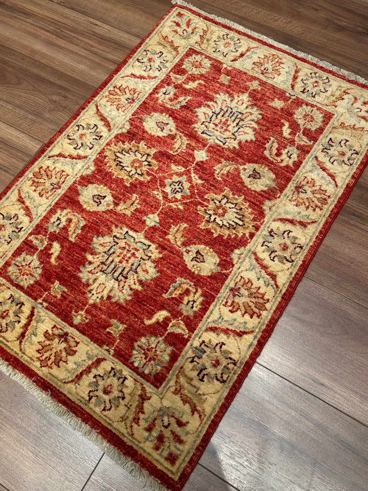 Uşak Orijinal El Dokuması Kırmızı Kök Boya Yün Halı 0.62x0.94 0.58 Metrekare - 2x3 ft