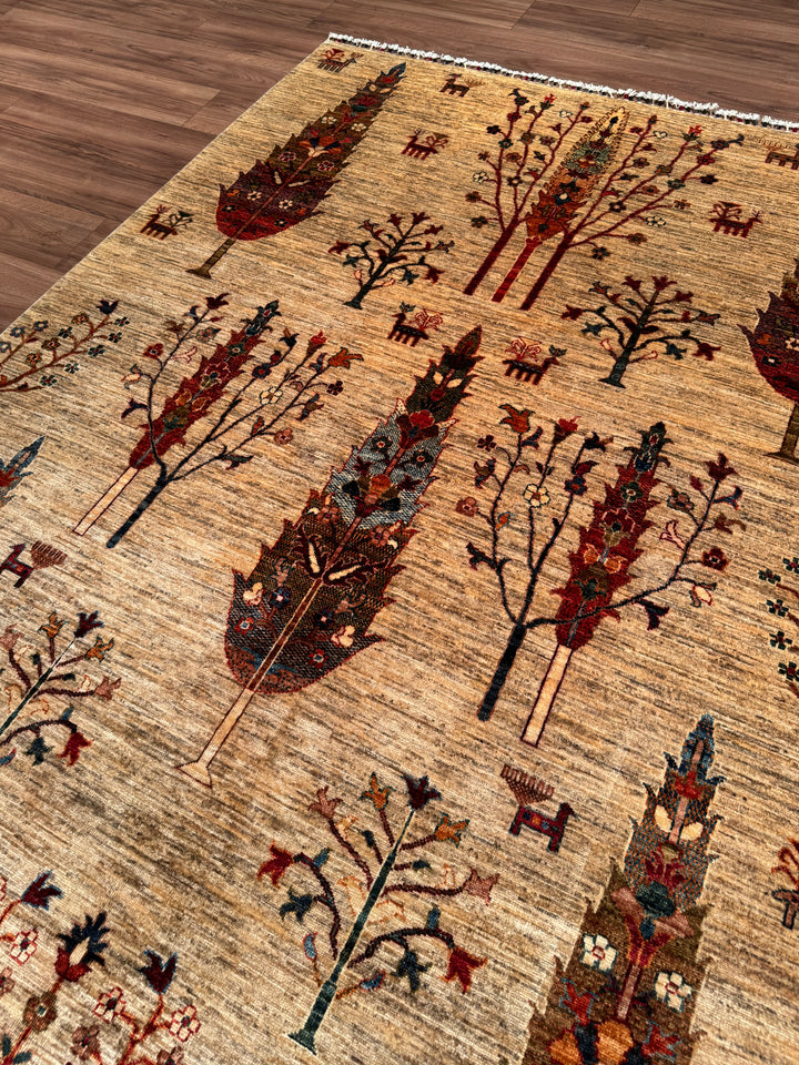 سجادة سلطاني تري أوف لايف الأصلية المصنوعة يدويًا من الصوف بلون بيج مصبوغ بصبغة الجذور، 175×249، 4.36 متر مربع - 5×8 قدم 