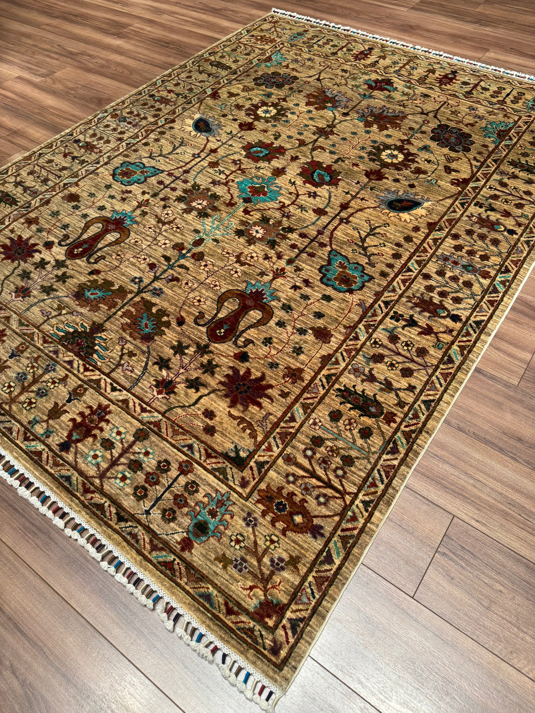 Sultani Çiçekli Orijinal El Dokuması Bej Kök Boya Yün Halı 173x234 4.05 Metrekare - 5x8