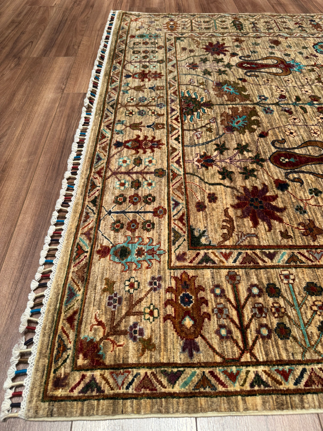 Sultani Çiçekli Orijinal El Dokuması Bej Kök Boya Yün Halı 173x234 4.05 Metrekare - 5x8