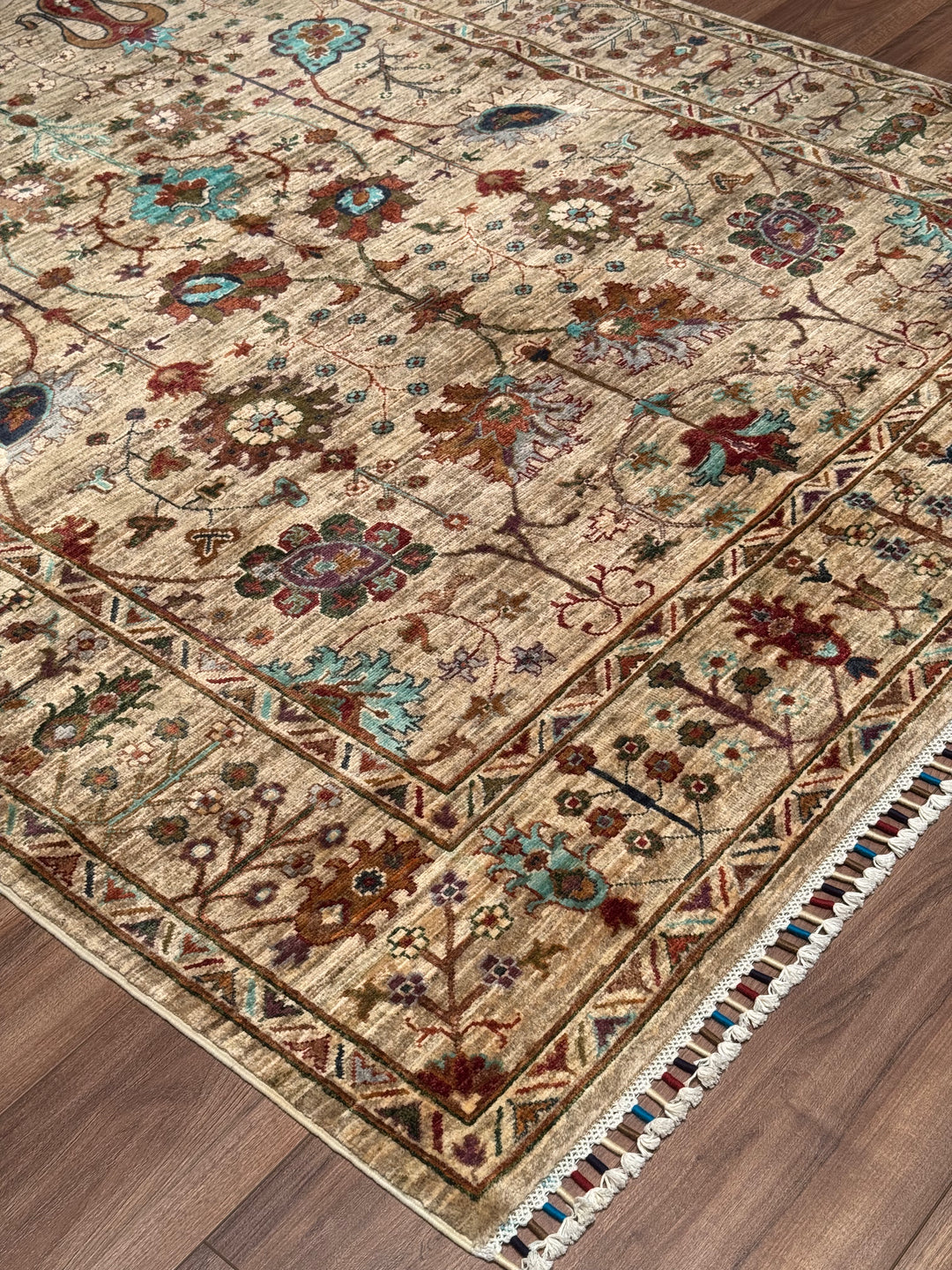 Sultani Çiçekli Orijinal El Dokuması Bej Kök Boya Yün Halı 173x234 4.05 Metrekare - 5x8