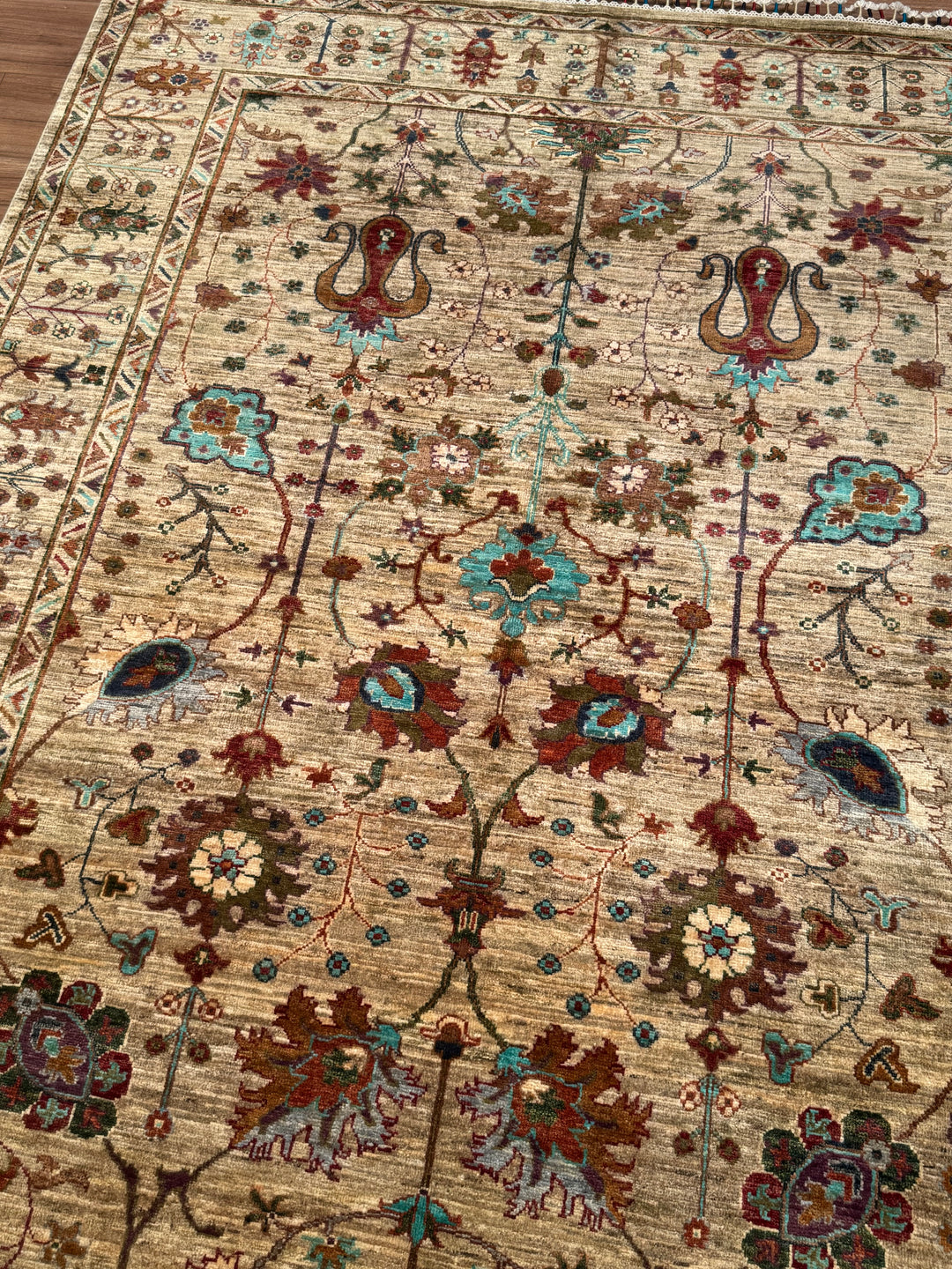 Sultani Çiçekli Orijinal El Dokuması Bej Kök Boya Yün Halı 173x234 4.05 Metrekare - 5x8