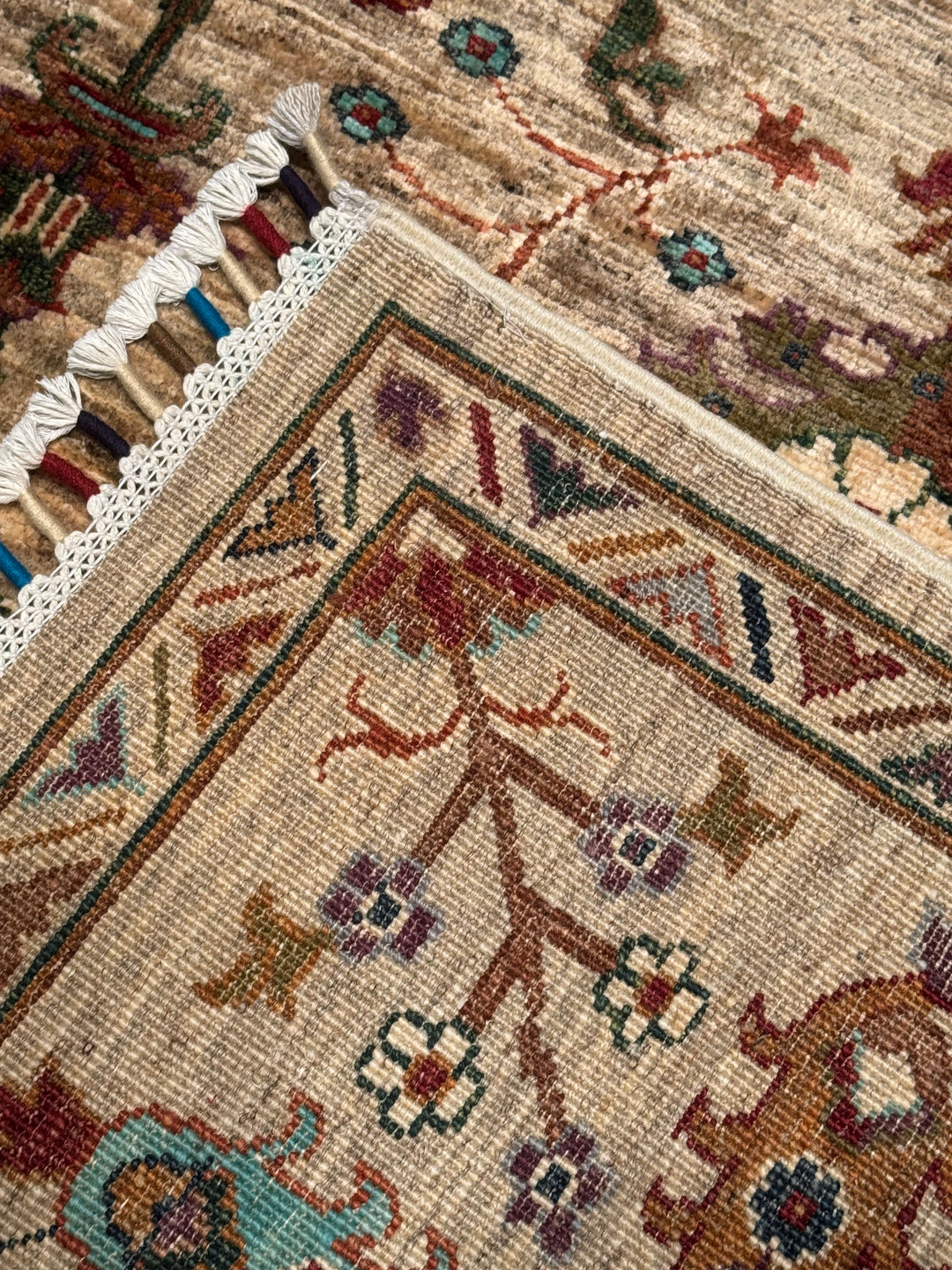 Sultani Çiçekli Orijinal El Dokuması Bej Kök Boya Yün Halı 173x234 4.05 Metrekare - 5x8