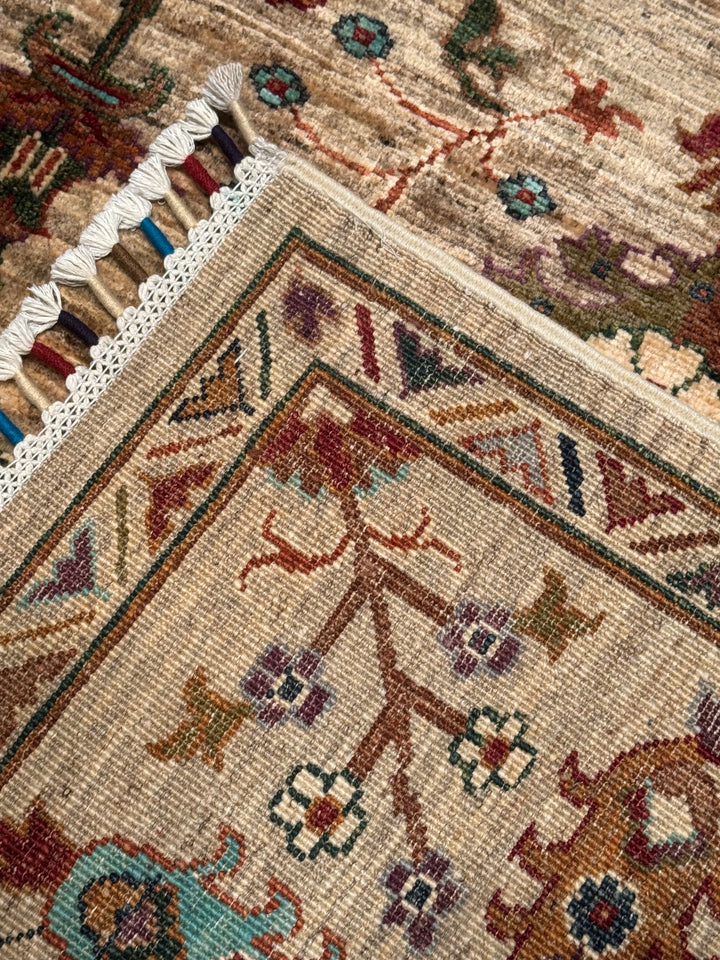 Sultani Çiçekli Orijinal El Dokuması Bej Kök Boya Yün Halı 173x234 4.05 Metrekare - 5x8