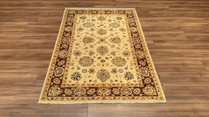 Uşak Orjinal El Dokuması Krem Kök Boya Yün Halı 125x179 2.24 Metrekare - 4x6 ft