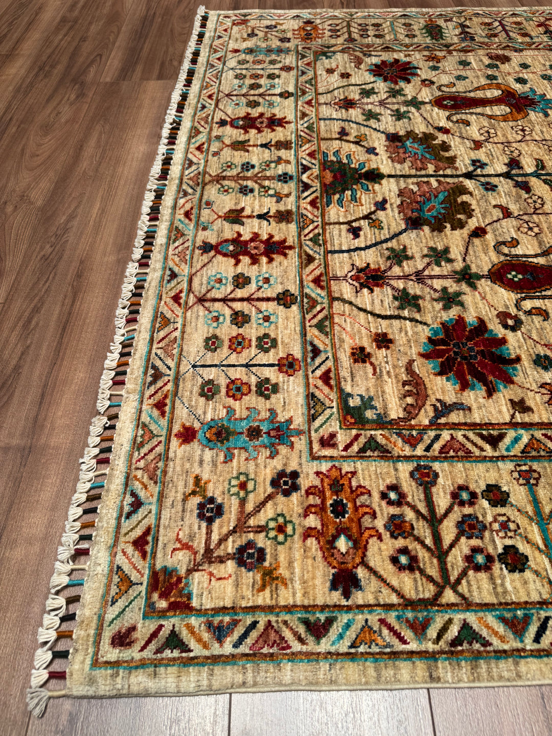 Sultani Çiçekli Orijinal El Dokuması Bej Kök Boya Yün Halı 166x242 4.02 Metrekare - 5x8 ft