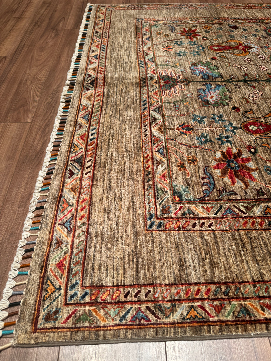 Sultani Çiçekli Orijinal El Dokuması Bej Kök Boya Yün Halı 171x230 3.93 Metrekare - 5x8 ft