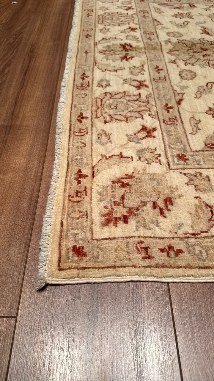 Uşak Original Hand Woven Cream Vegetable Dyed Wool Carpet 122x171 2.09 Square Meters - 4x6 ft