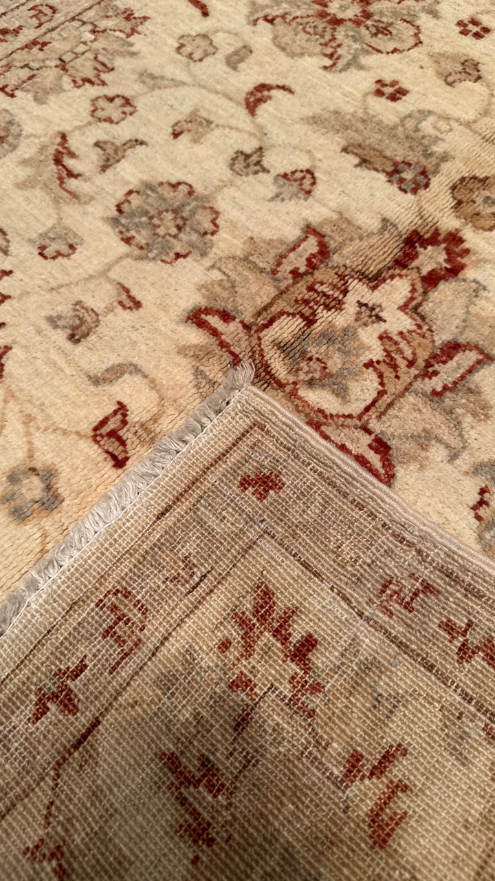 Uşak Original Hand Woven Cream Vegetable Dyed Wool Carpet 122x171 2.09 Square Meters - 4x6 ft