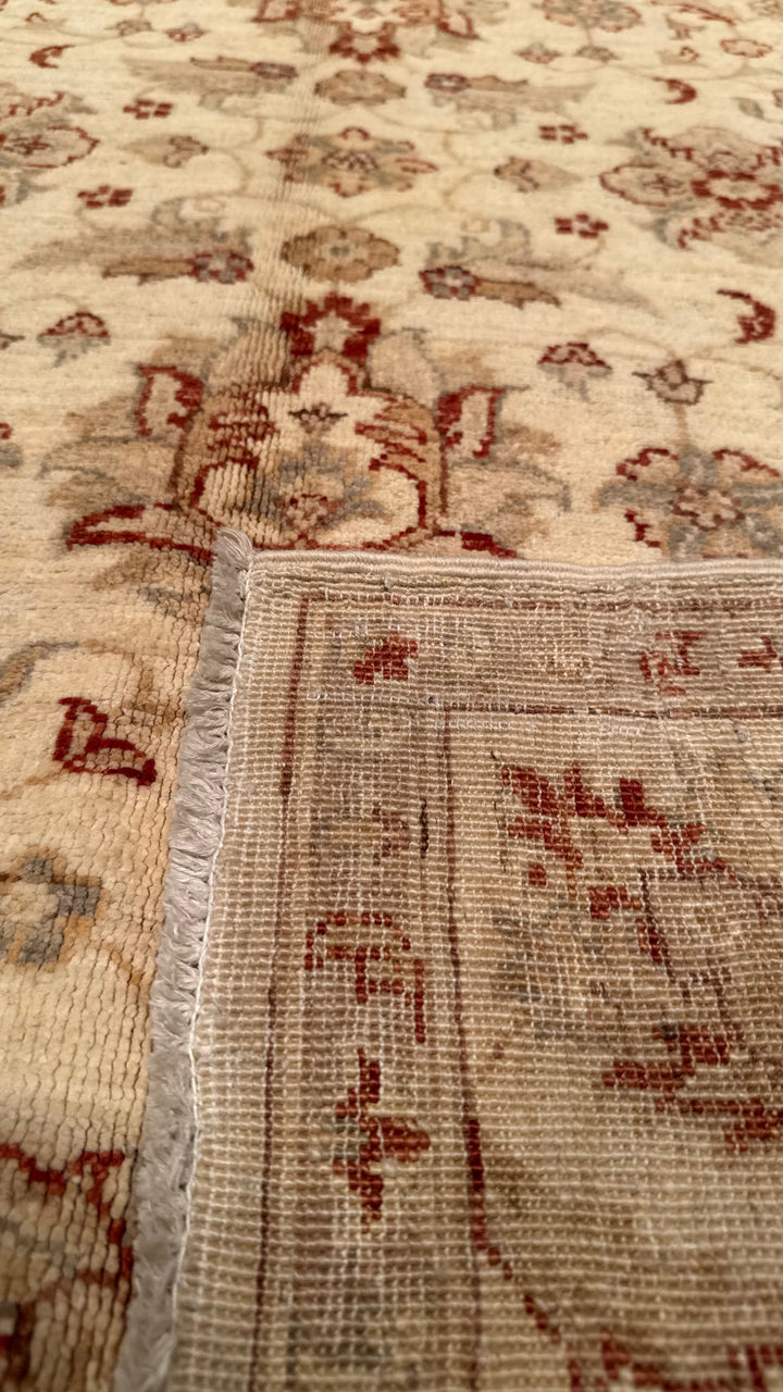 Uşak Original Hand Woven Cream Vegetable Dyed Wool Carpet 122x171 2.09 Square Meters - 4x6 ft