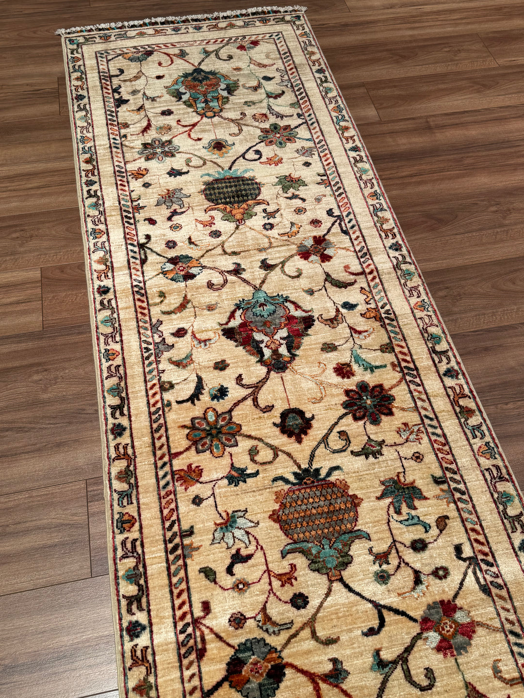 سجادة سلطاني بينبيرجيس رانر الأصلية المصنوعة يدويًا من الصوف بلون بيج مصبوغ بصبغة الجذور، 0.83 × 237، 1.97 متر مربع - 3 × 8 قدم 