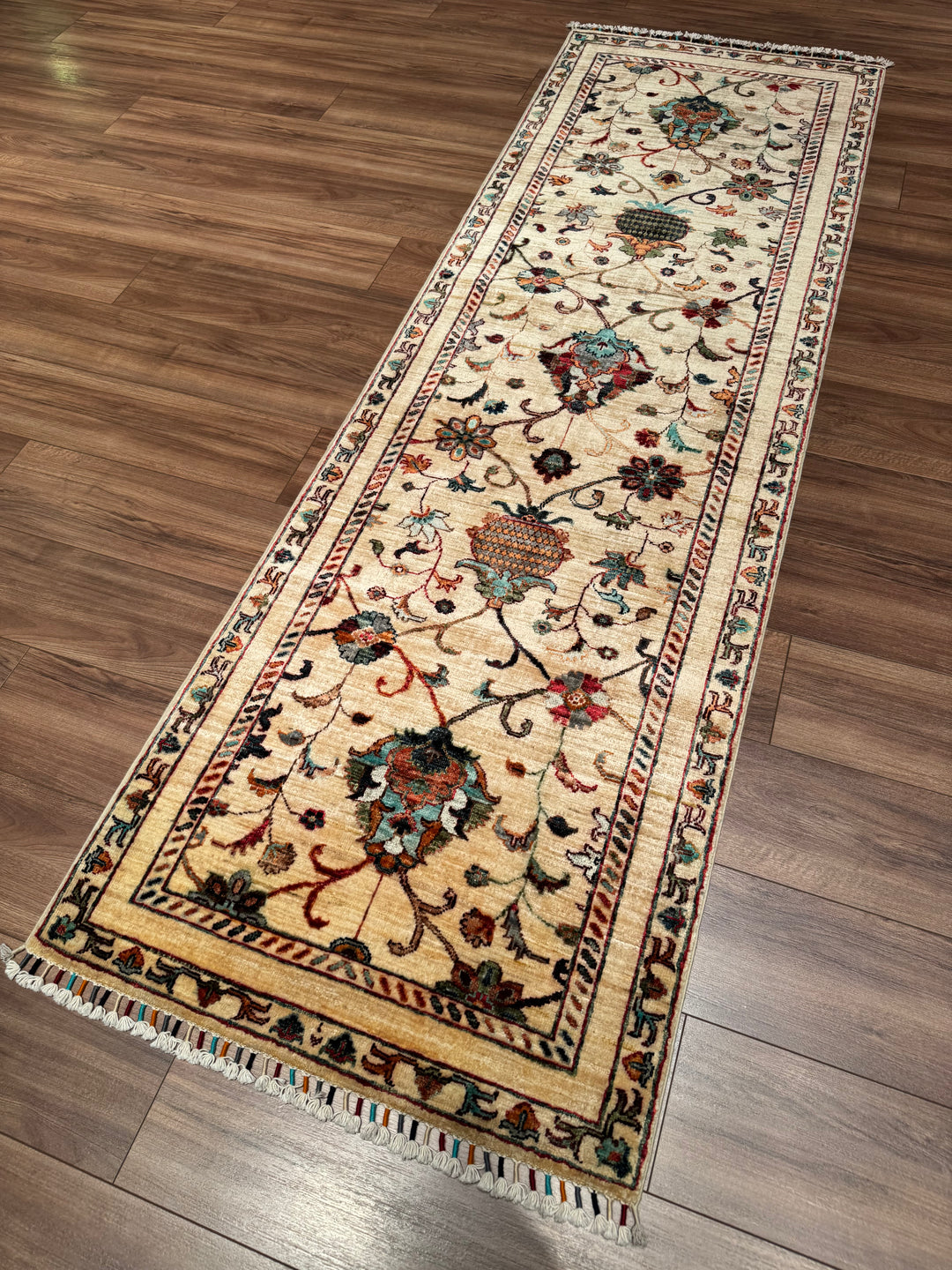 سجادة سلطاني بينبيرجيس رانر الأصلية المصنوعة يدويًا من الصوف بلون بيج مصبوغ بصبغة الجذور، 0.83 × 237، 1.97 متر مربع - 3 × 8 قدم 