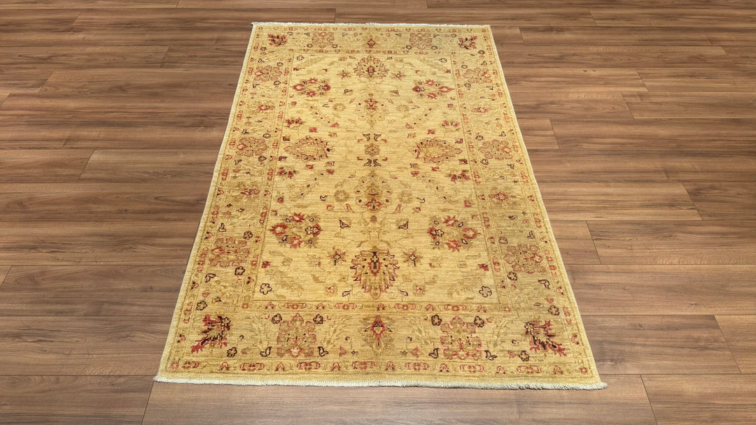 Uşak Orjinal El Dokuması Bej Kök Boya Yün Halı 123x195 2.40 Metrekare - 4x6 ft