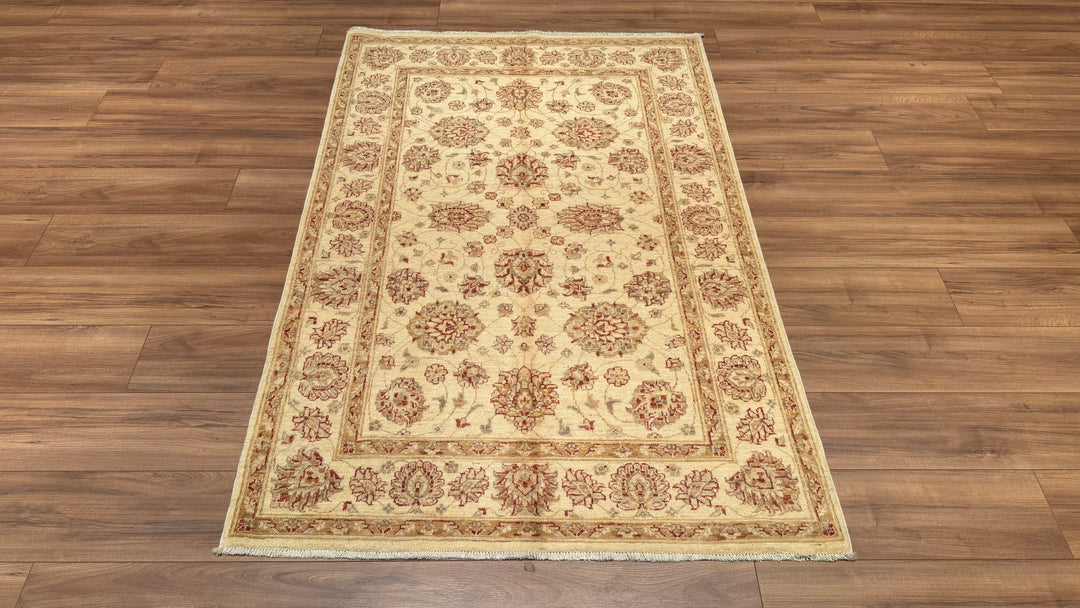 Uşak Orjinal El Dokuması Krem Kök Boya Yün Halı 123x186 2.29 Metrekare - 4x6 ft