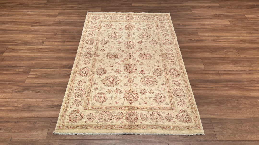 Uşak Orjinal El Dokuması Krem Kök Boya Yün Halı 123x186 2.29 Metrekare - 4x6 ft