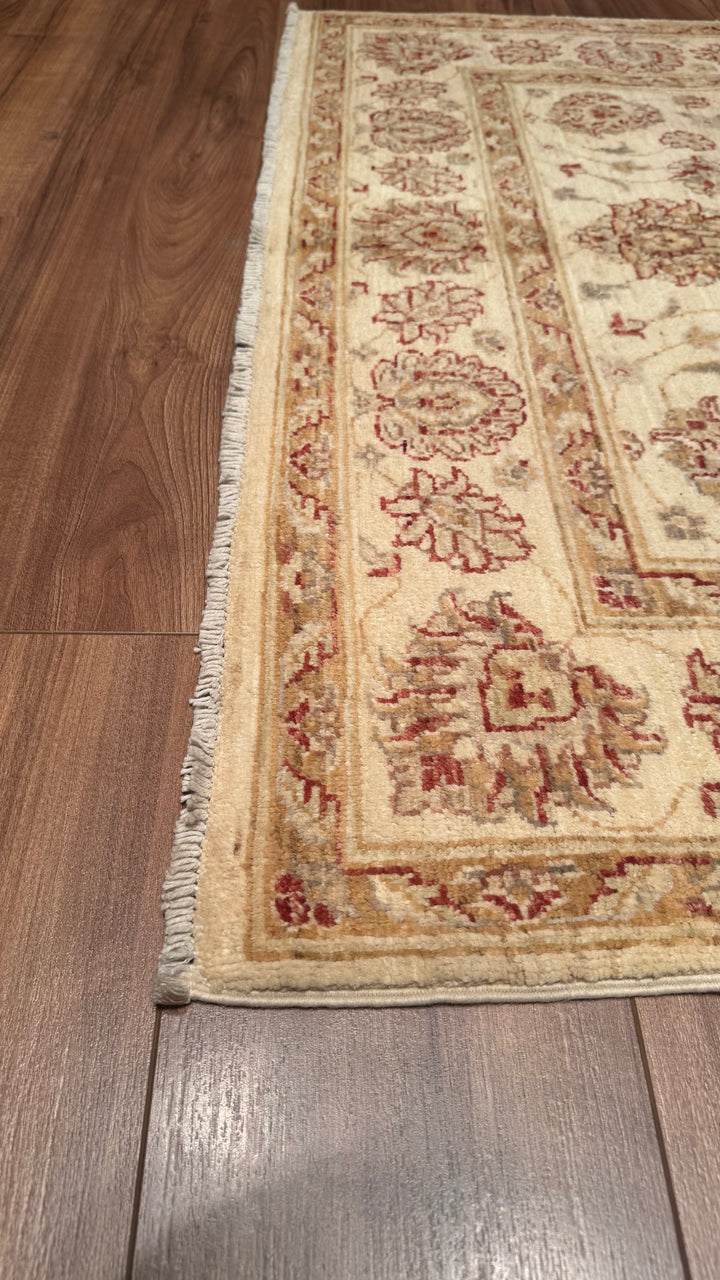 Uşak Original Hand Woven Cream Vegetable Dyed Wool Carpet 123x186 2.29 Square Meters - 4x6 ft