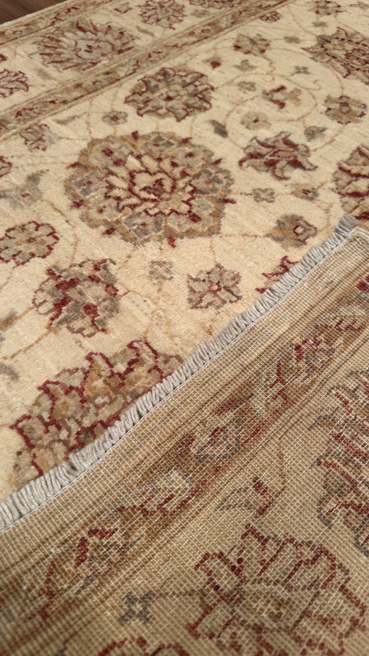 Uşak Original Hand Woven Cream Vegetable Dyed Wool Carpet 123x186 2.29 Square Meters - 4x6 ft