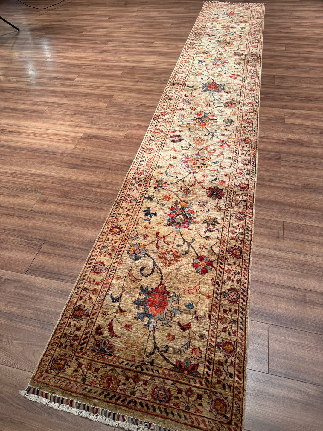 Sultani Binbirgece Uzun Yolluk Orijinal El Dokuması Bej Kök Boya Yün Halı 0.80x485 3.88 Metrekare - 3x13 ft