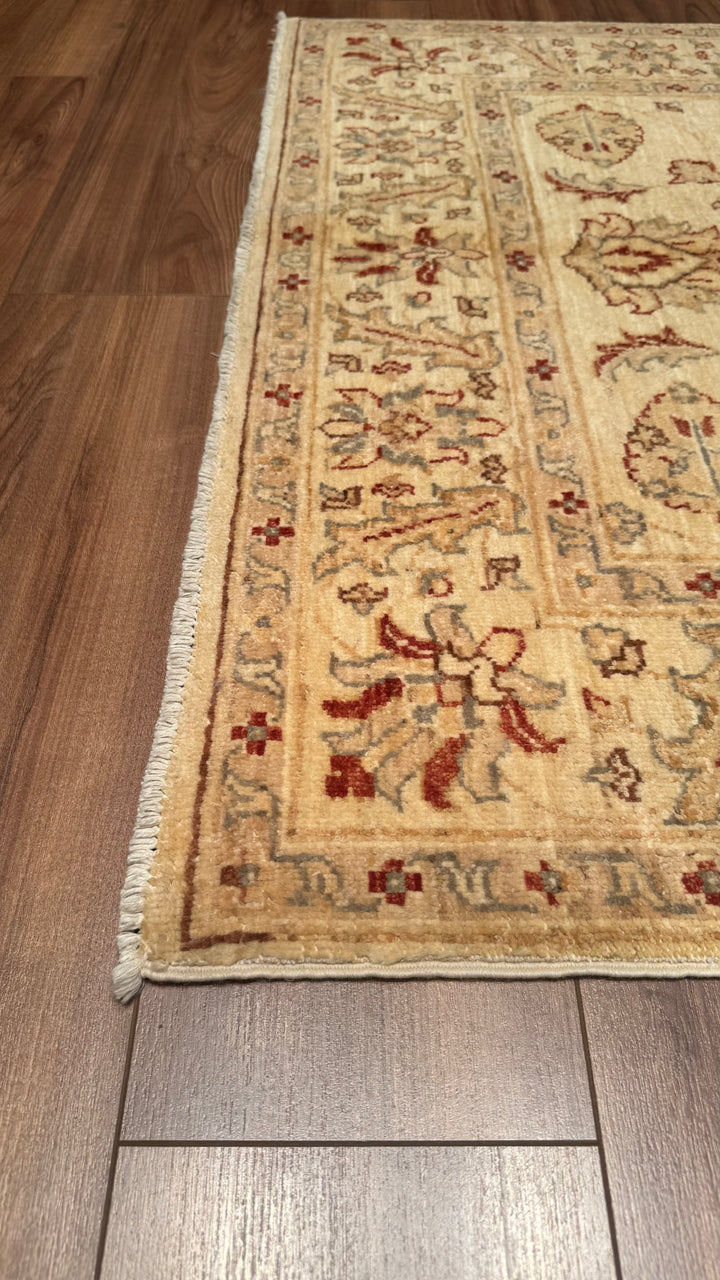 Uşak Original Hand Woven Cream Vegetable Dyed Wool Carpet 121x194 2.35 Square Meters - 4x6 ft